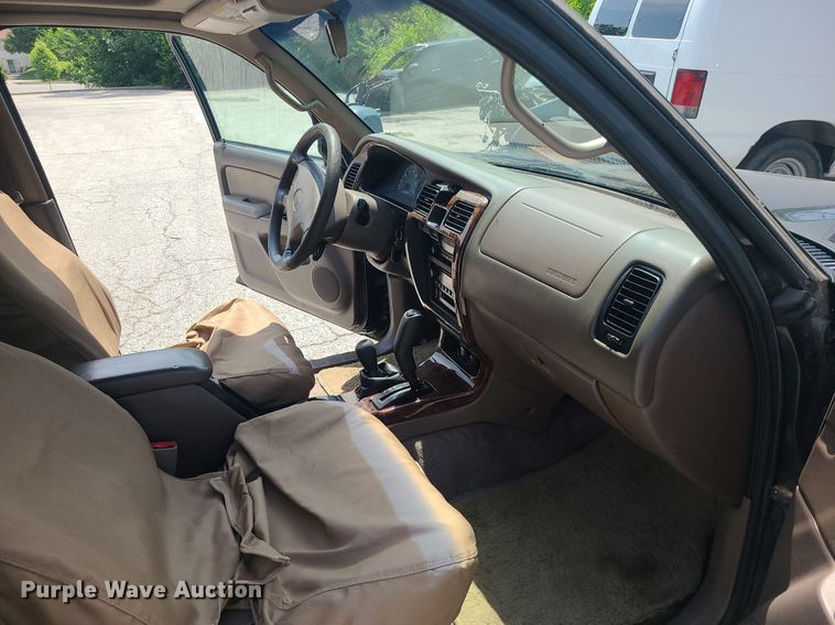 image for item BR9811 2000 Toyota 4Runner Limited  SUV