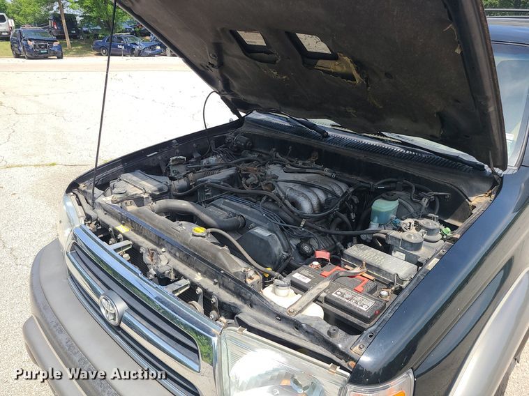 image for item BR9811 2000 Toyota 4Runner Limited  SUV