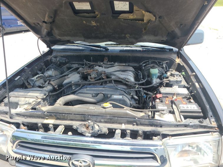 image for item BR9811 2000 Toyota 4Runner Limited  SUV