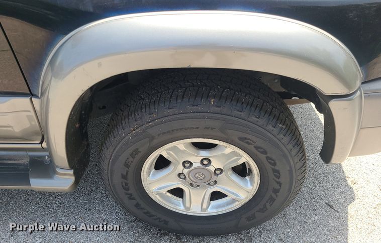 image for item BR9811 2000 Toyota 4Runner Limited  SUV