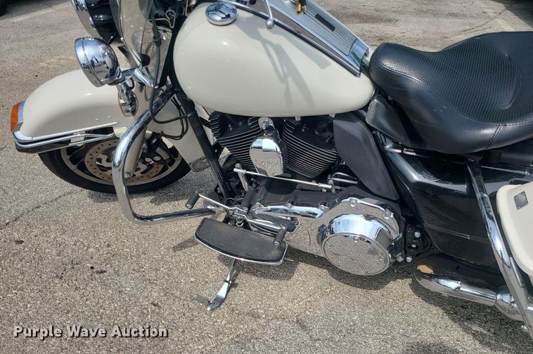 image for item BR9817 2013 Harley Davidson Road King Police  motorcycle