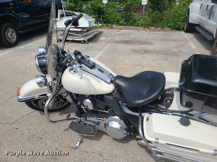 image for item BR9817 2013 Harley Davidson Road King Police  motorcycle