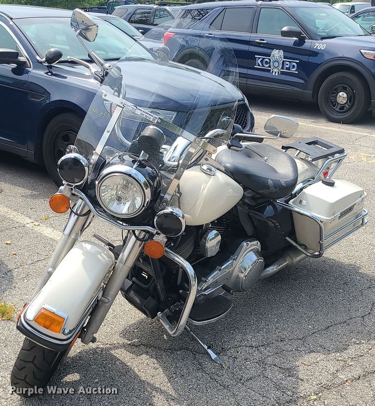 image for item BR9818 2013 Harley Davidson Road King Police  motorcycle