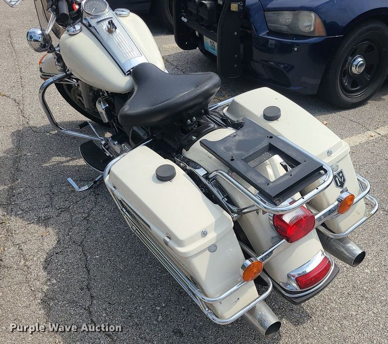 image for item BR9818 2013 Harley Davidson Road King Police  motorcycle