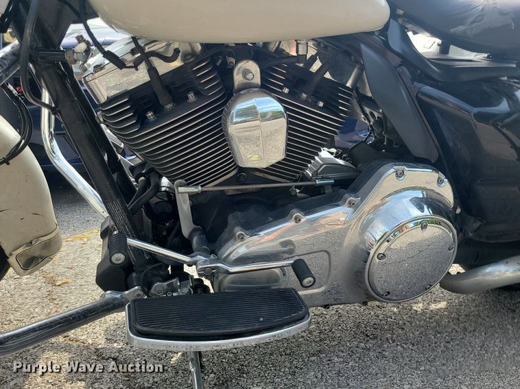 image for item BR9818 2013 Harley Davidson Road King Police  motorcycle