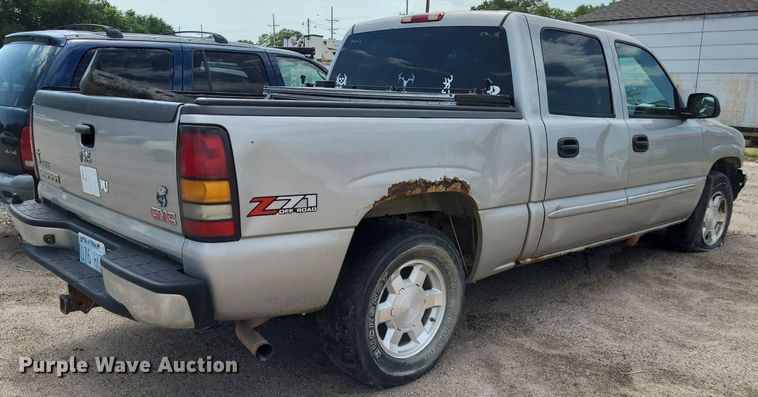 image for item DK1977 2004 GMC Sierra 1500  Crew Cab pickup truck