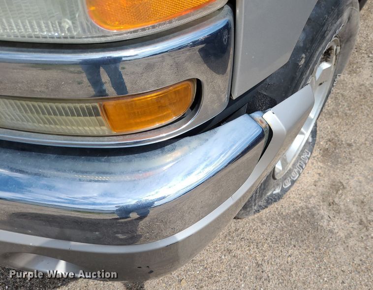 image for item DK1977 2004 GMC Sierra 1500  Crew Cab pickup truck