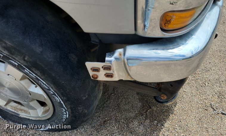 image for item DK1977 2004 GMC Sierra 1500  Crew Cab pickup truck