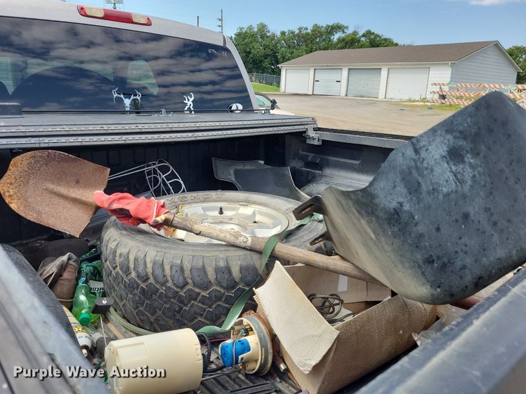 image for item DK1977 2004 GMC Sierra 1500  Crew Cab pickup truck