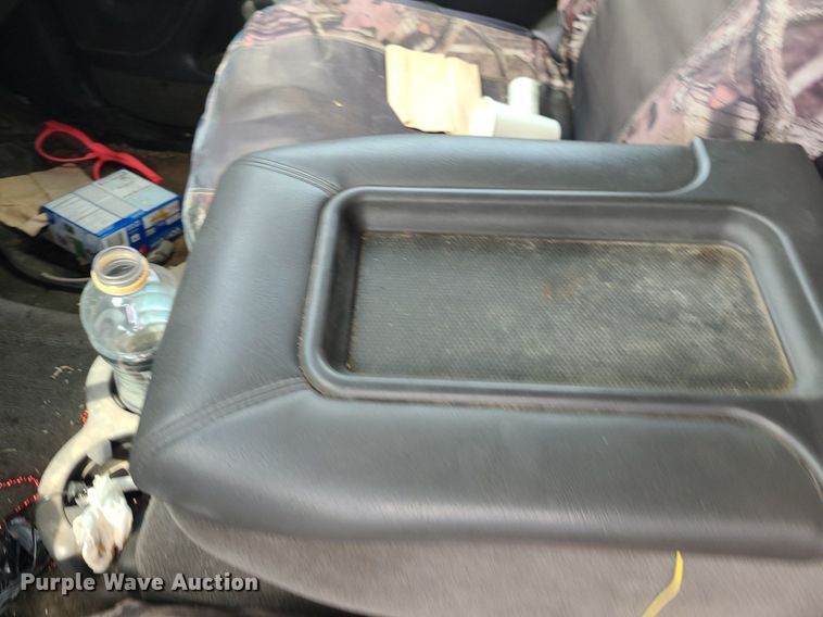 image for item DK1977 2004 GMC Sierra 1500  Crew Cab pickup truck