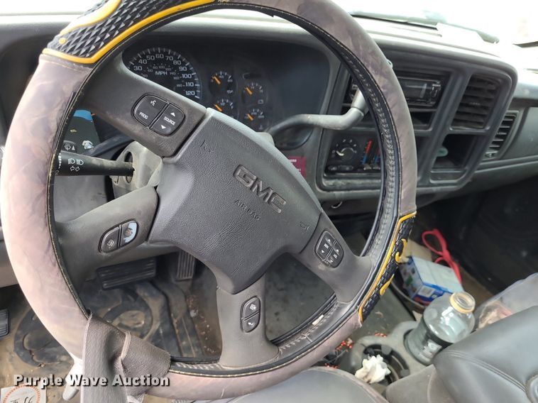 image for item DK1977 2004 GMC Sierra 1500  Crew Cab pickup truck