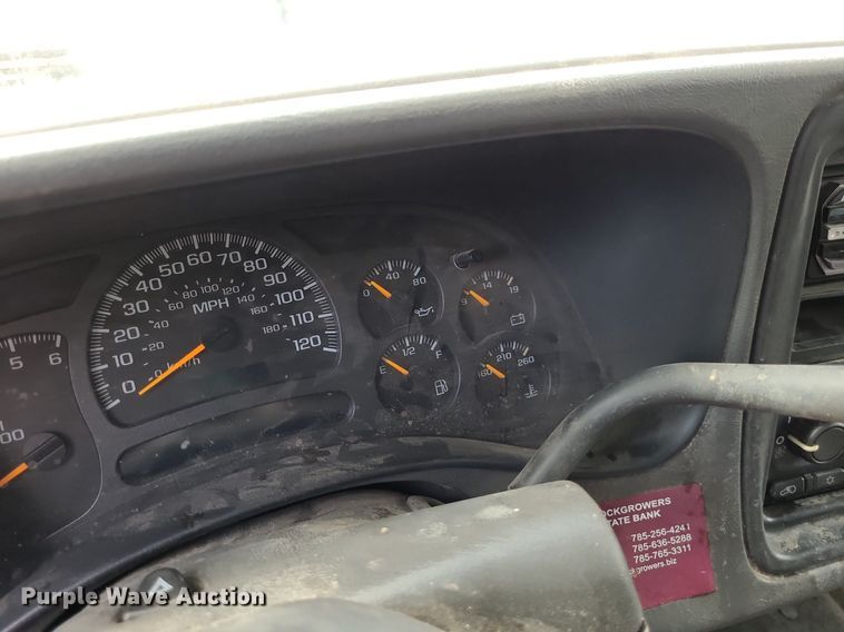 image for item DK1977 2004 GMC Sierra 1500  Crew Cab pickup truck