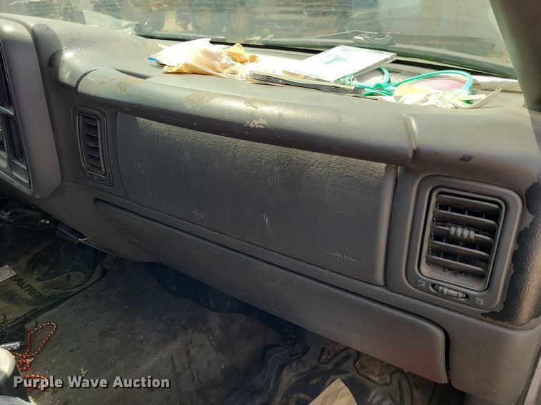 image for item DK1977 2004 GMC Sierra 1500  Crew Cab pickup truck