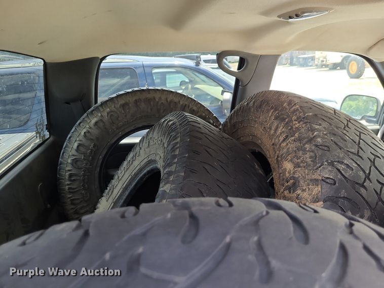 image for item DK1977 2004 GMC Sierra 1500  Crew Cab pickup truck