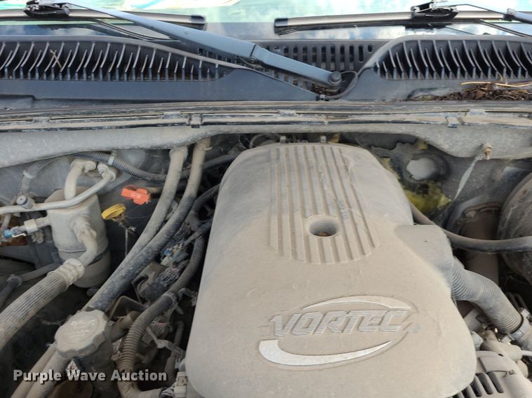 image for item DK1977 2004 GMC Sierra 1500  Crew Cab pickup truck