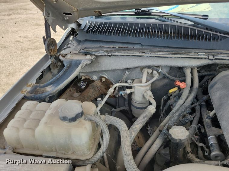 image for item DK1977 2004 GMC Sierra 1500  Crew Cab pickup truck