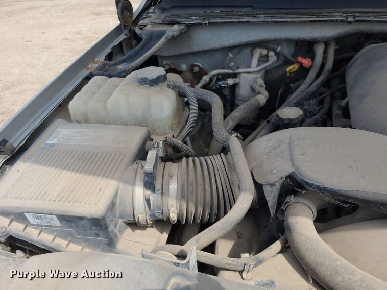 image for item DK1977 2004 GMC Sierra 1500  Crew Cab pickup truck