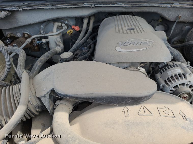 image for item DK1977 2004 GMC Sierra 1500  Crew Cab pickup truck