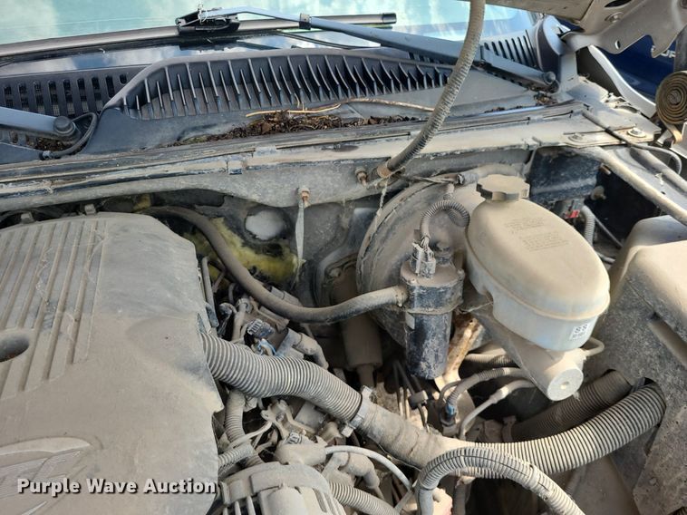 image for item DK1977 2004 GMC Sierra 1500  Crew Cab pickup truck