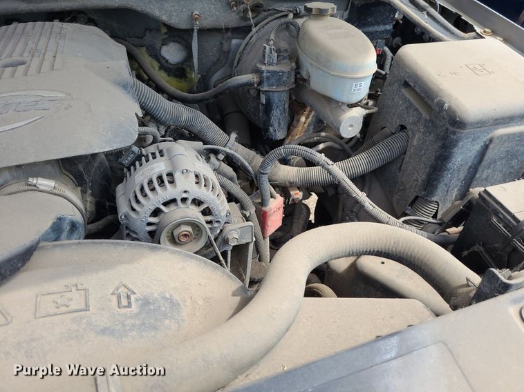 image for item DK1977 2004 GMC Sierra 1500  Crew Cab pickup truck