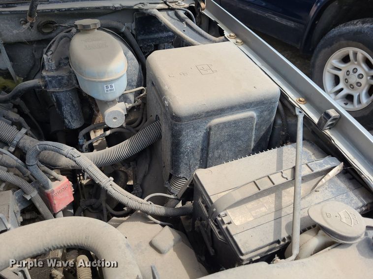 image for item DK1977 2004 GMC Sierra 1500  Crew Cab pickup truck