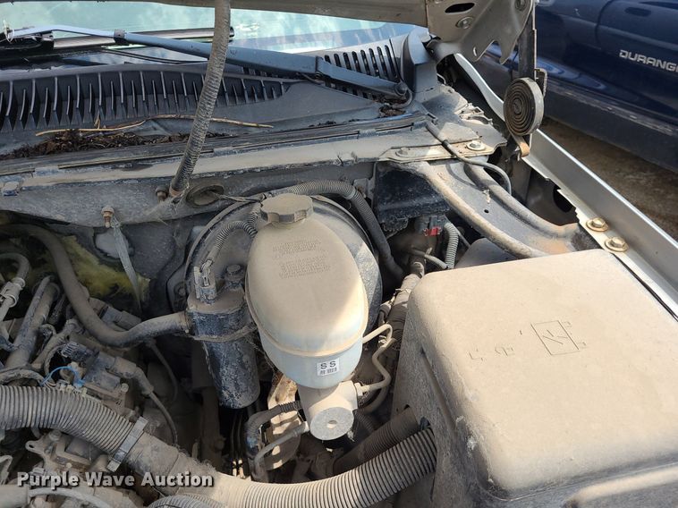 image for item DK1977 2004 GMC Sierra 1500  Crew Cab pickup truck