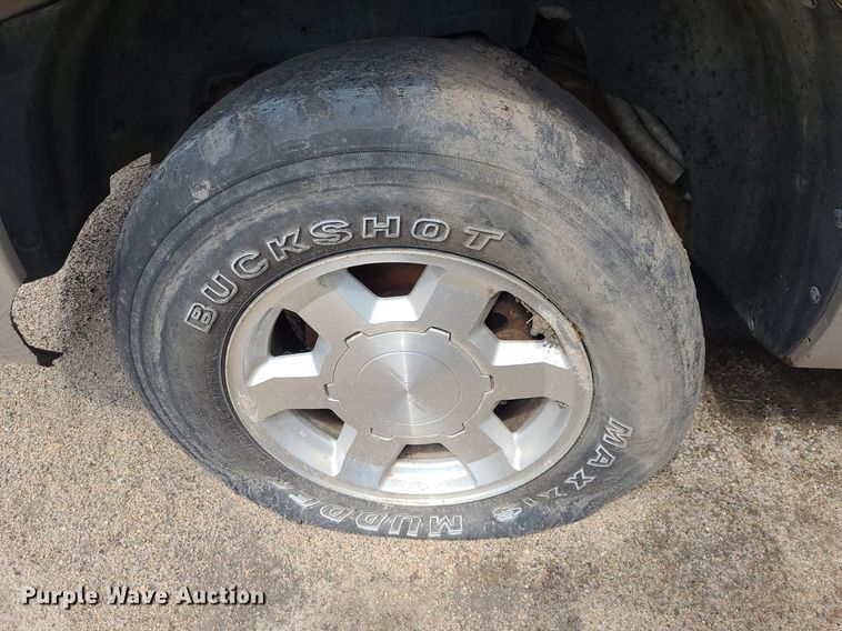 image for item DK1977 2004 GMC Sierra 1500  Crew Cab pickup truck