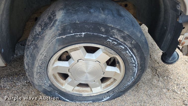 image for item DK1977 2004 GMC Sierra 1500  Crew Cab pickup truck