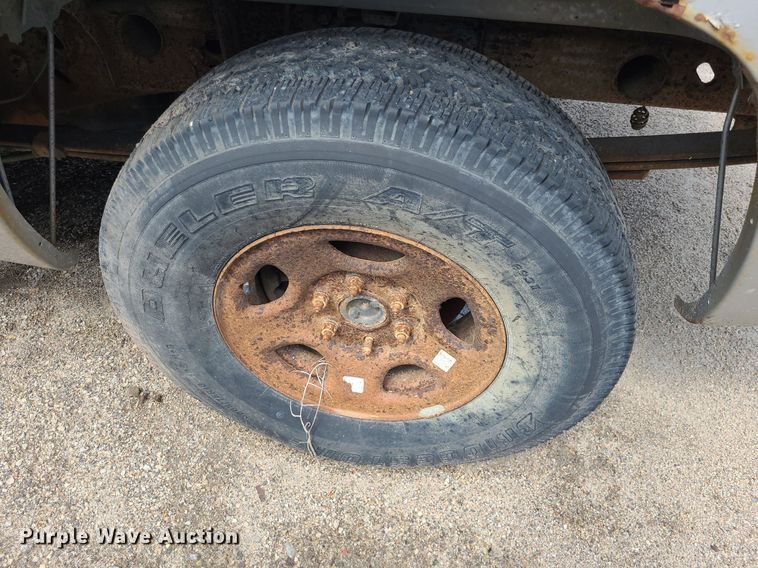 image for item DK1977 2004 GMC Sierra 1500  Crew Cab pickup truck