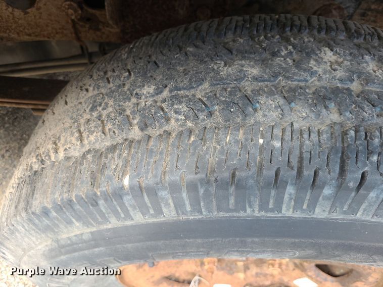 image for item DK1977 2004 GMC Sierra 1500  Crew Cab pickup truck