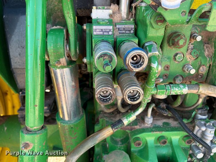 image for item DN3043 2009 John Deere 6330  tractor