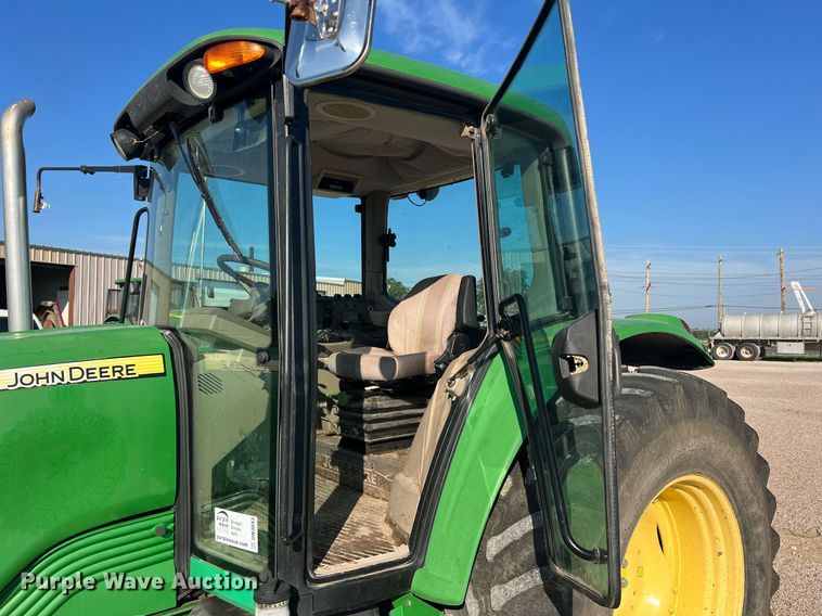 image for item DN3043 2009 John Deere 6330  tractor