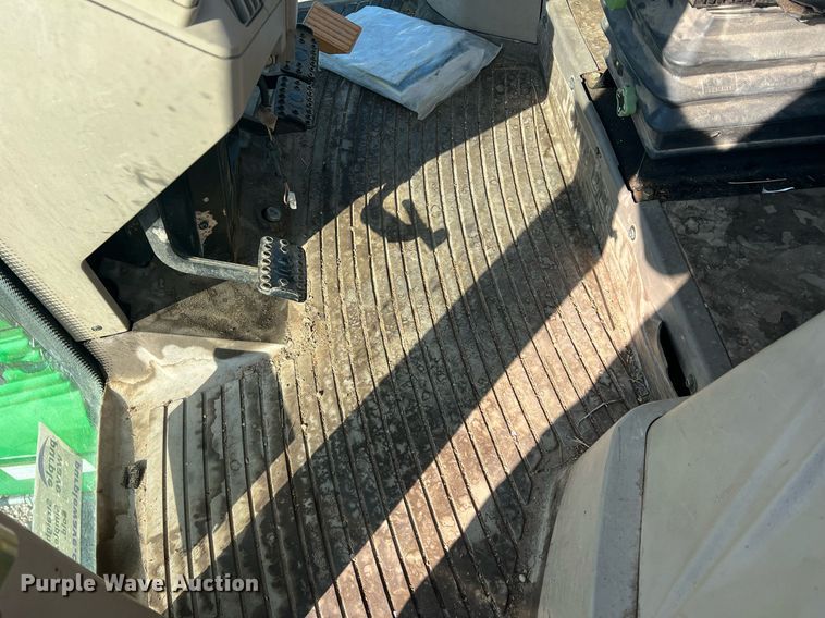 image for item DN3043 2009 John Deere 6330  tractor