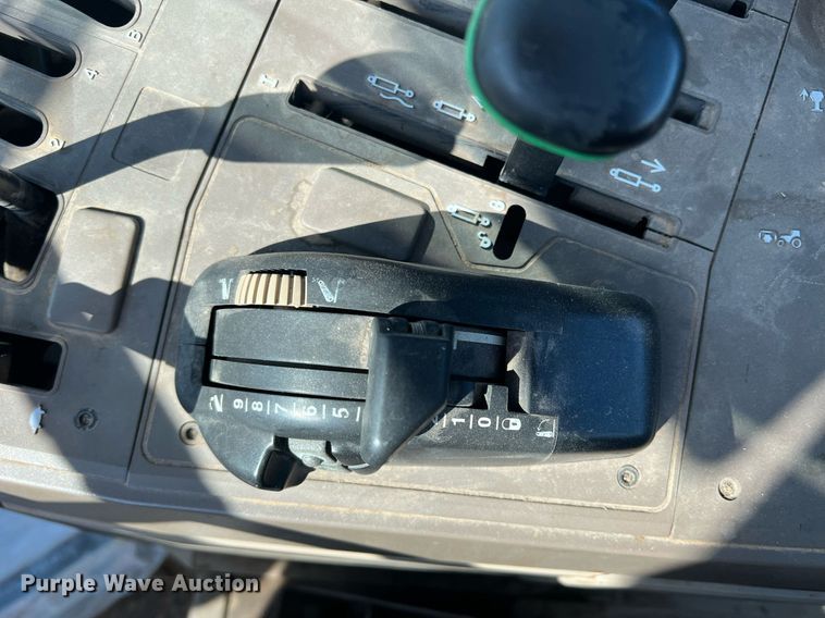 image for item DN3043 2009 John Deere 6330  tractor