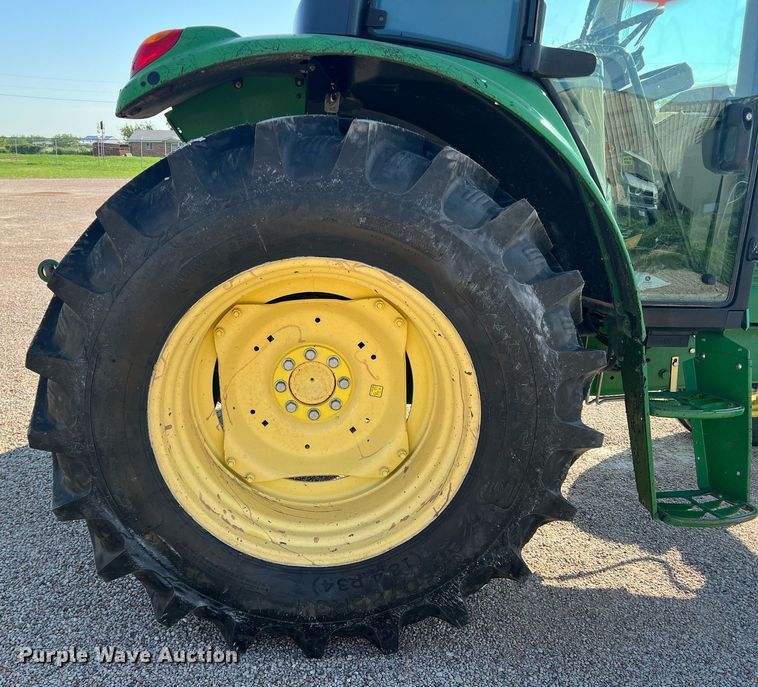 image for item DN3043 2009 John Deere 6330  tractor