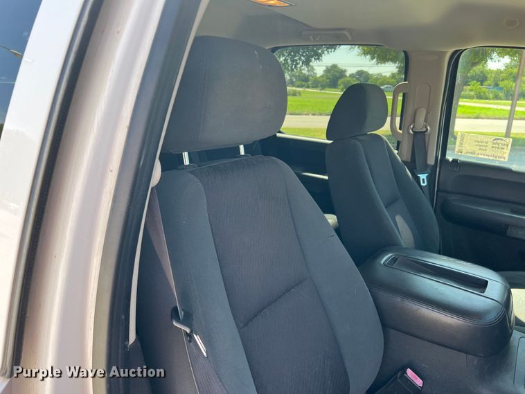 image for item DN3050 2009 Chevrolet Silverado 2500HD  Crew Cab pickup truck