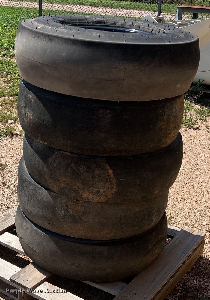 image for item DN3051 (5) 7.50-15 tires