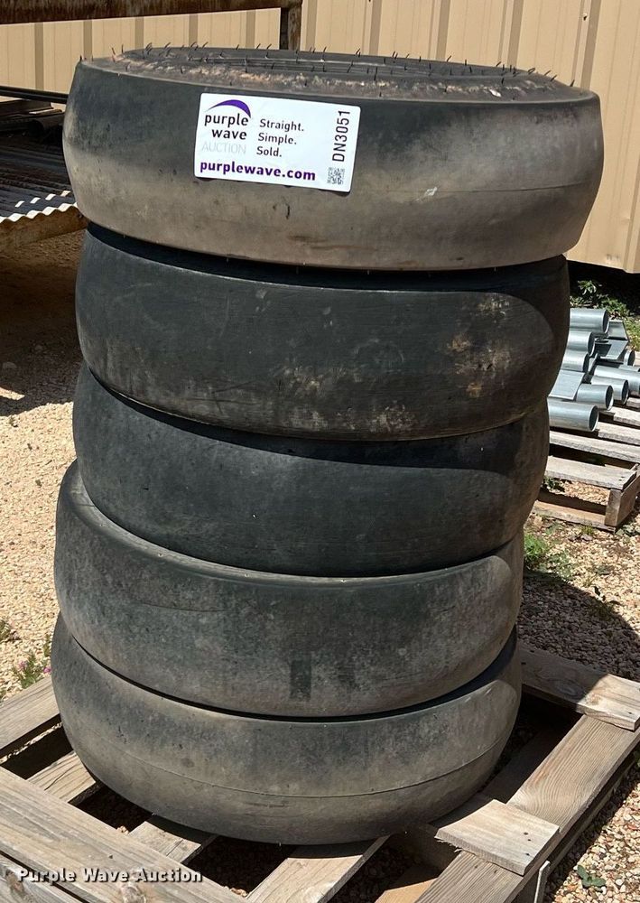 image for item DN3051 (5) 7.50-15 tires