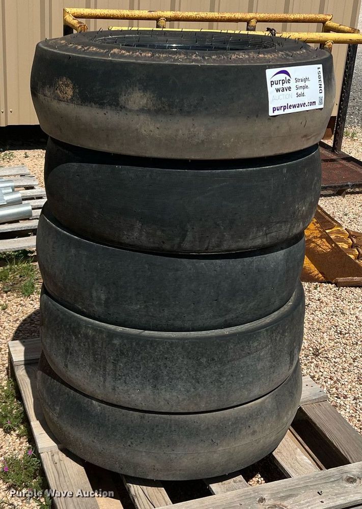 image for item DN3051 (5) 7.50-15 tires