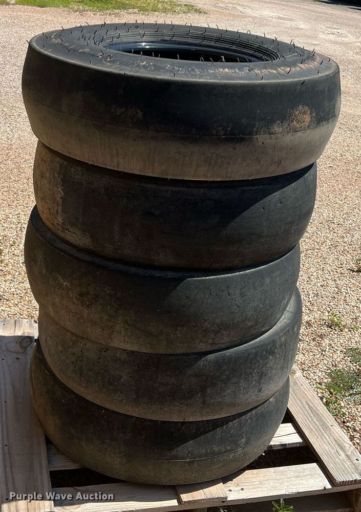 image for item DN3051 (5) 7.50-15 tires