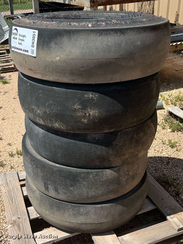 image for item DN3051 (5) 7.50-15 tires