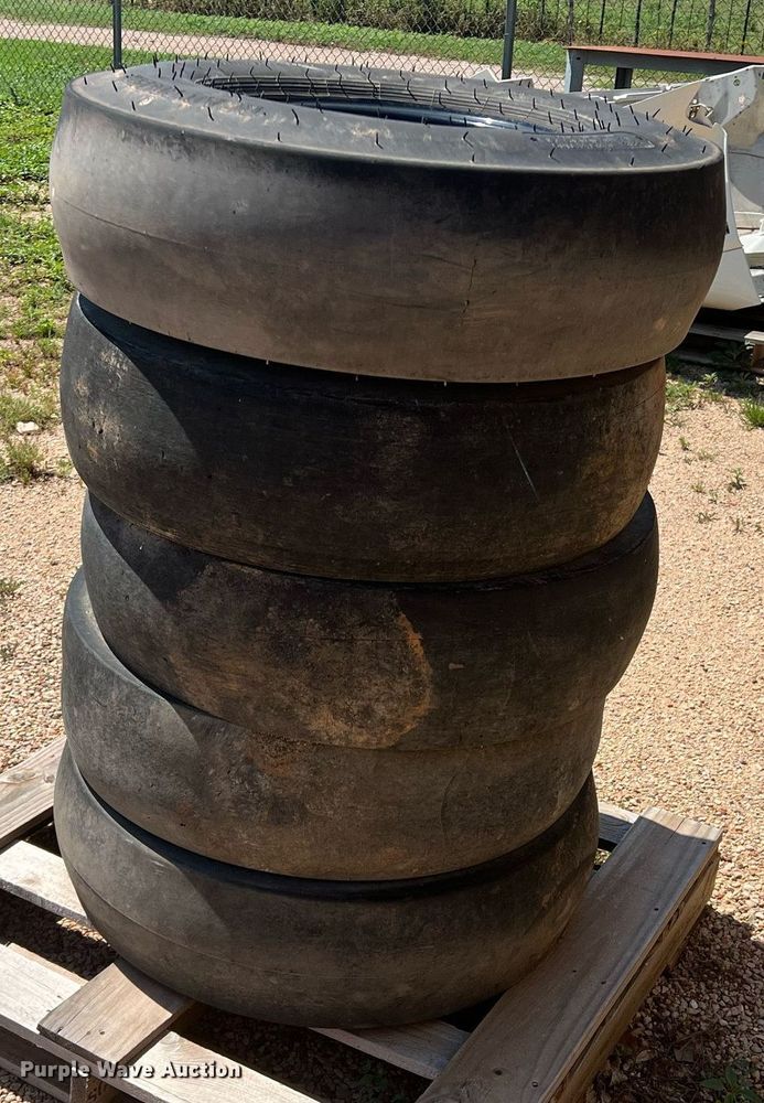 image for item DN3051 (5) 7.50-15 tires