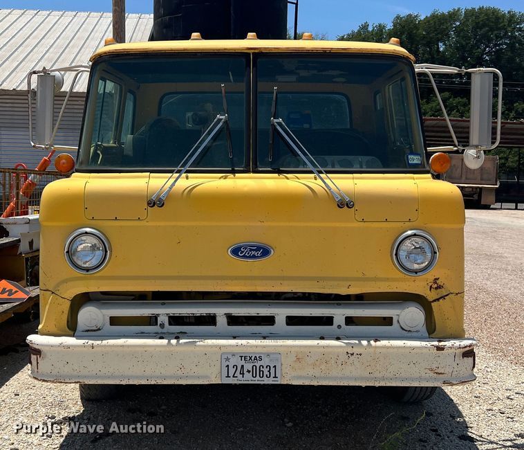 image for item DN3053 1987 Ford C8000  oil distributor truck