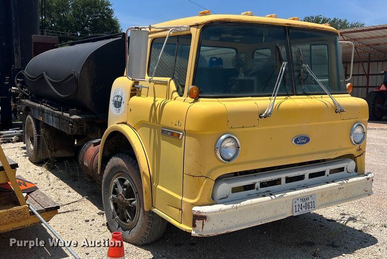 image for item DN3053 1987 Ford C8000  oil distributor truck