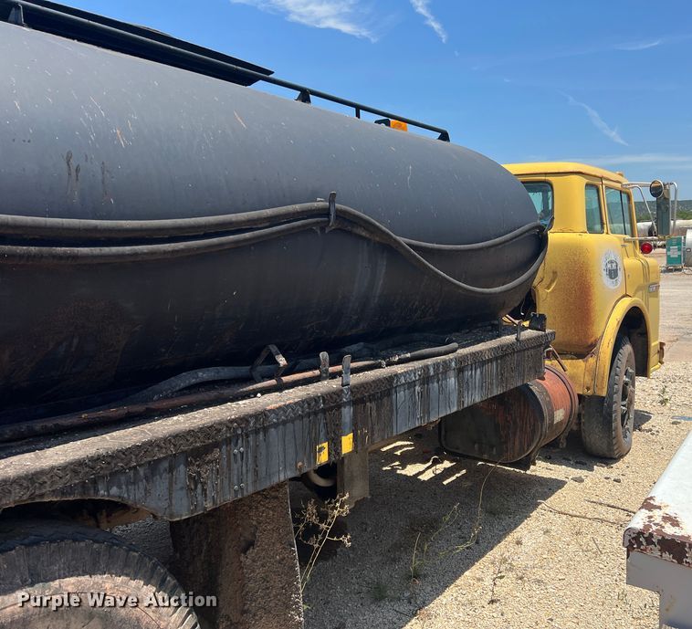 image for item DN3053 1987 Ford C8000  oil distributor truck