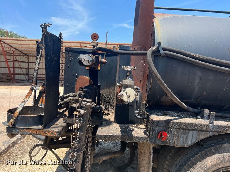 image for item DN3053 1987 Ford C8000  oil distributor truck