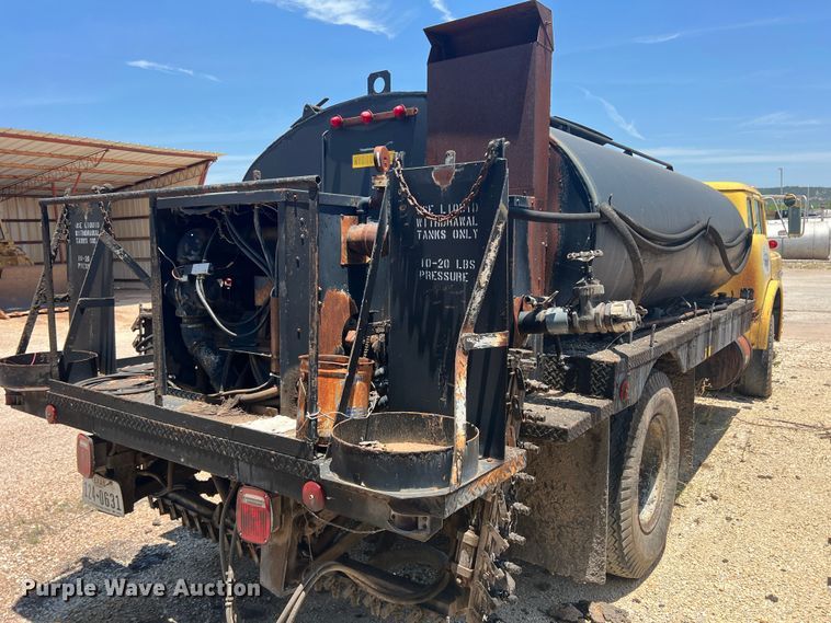 image for item DN3053 1987 Ford C8000  oil distributor truck