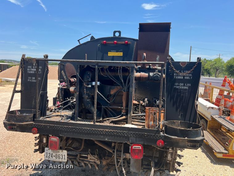 image for item DN3053 1987 Ford C8000  oil distributor truck