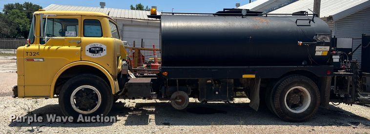 image for item DN3053 1987 Ford C8000  oil distributor truck