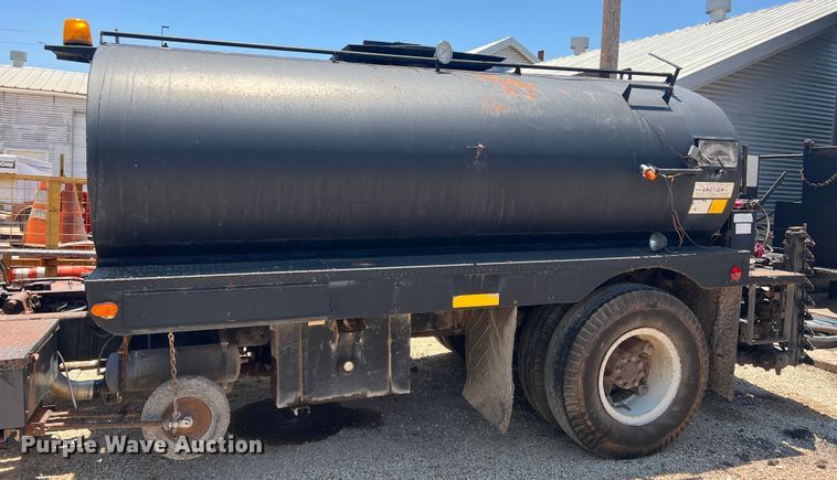 image for item DN3053 1987 Ford C8000  oil distributor truck